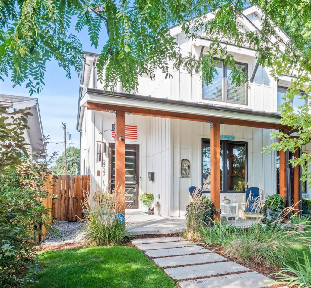 An exterior picture of our fully furnished rental home and front walkway located in Englewood, Colorado